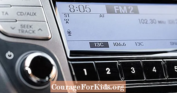 Hvordan finne radiokoden for å låse opp en bilstereo